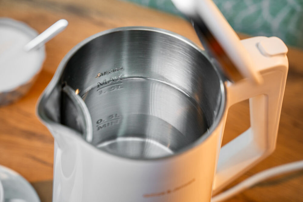 Czajnik GÖTZE&JENSEN KT975W by Setti+ widoczne wnętrze czajnika podwójne ścianki stal nierdzewna bez nagrzewania utrzymanie temperatury