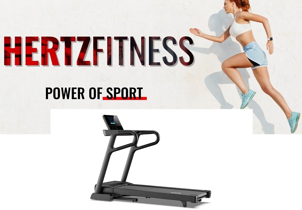 Na obrazie widoczna jest bieżnia elektryczna oraz osoba biegnąca w stroju sportowym. Tekst na obrazie to \'HERTZFITNESS\' i \'POWER OF SPORT\'.