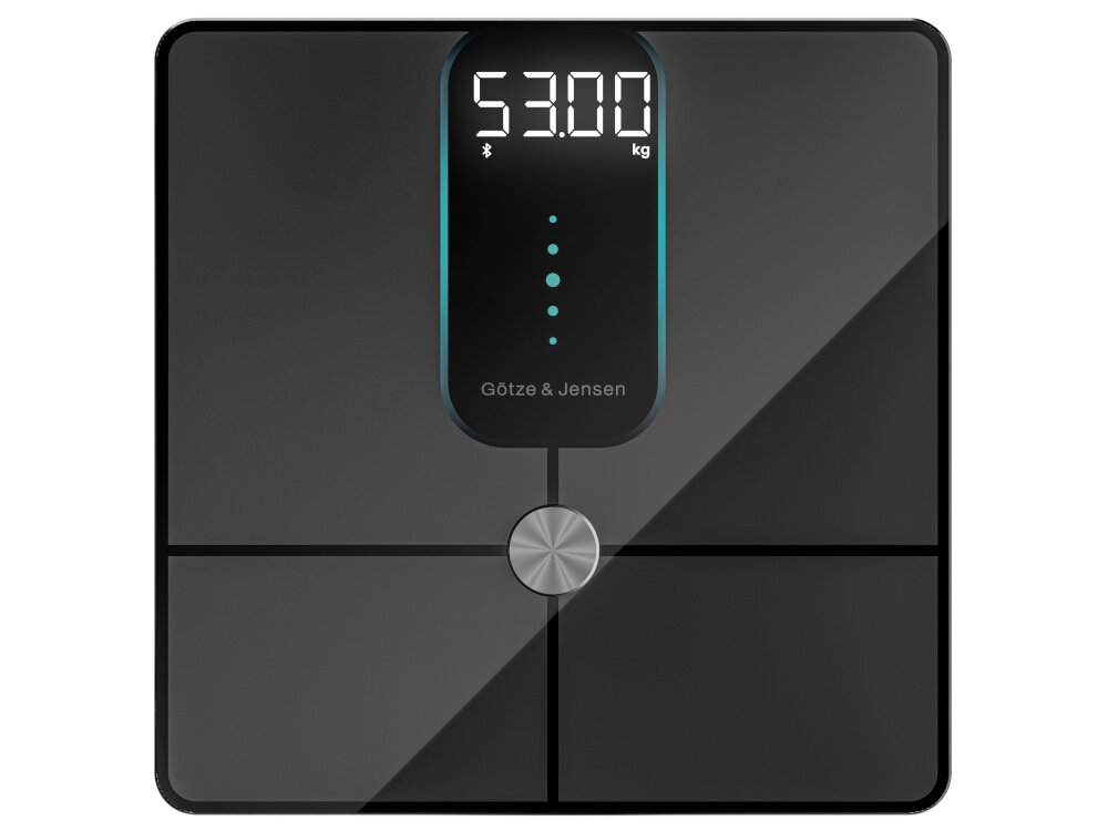 Czarna waga łazienkowa z wyświetlaczem pokazującym 53.00 kg oraz logo \'Götze & Jensen\'.