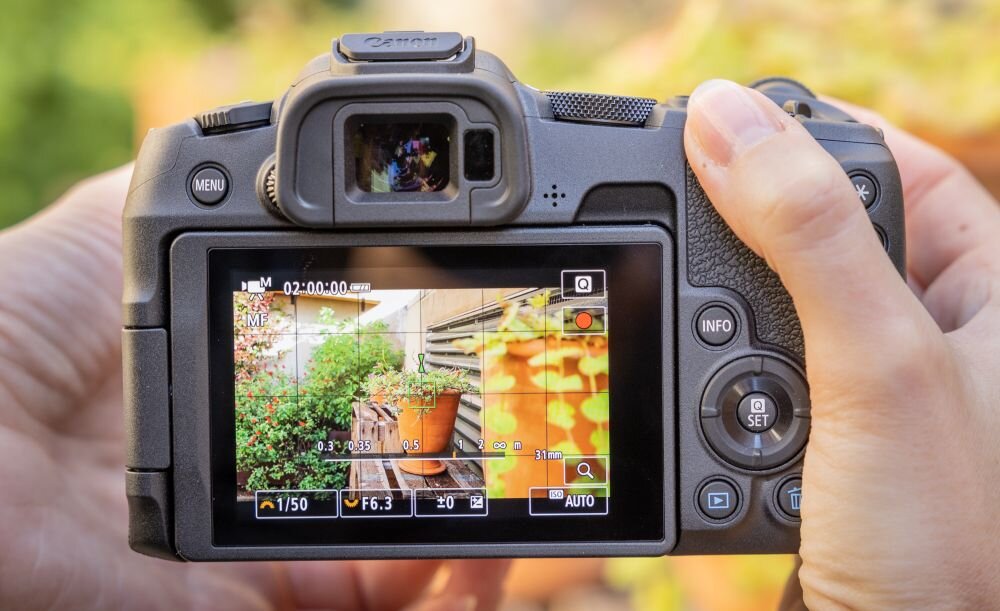 Aparat CANON R8 Bluetooth Wi-Fi łączność microHDMI USB-C 