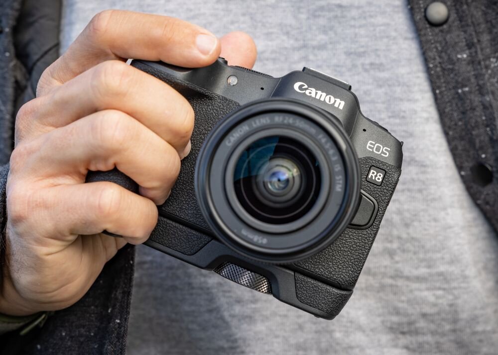 Aparat CANON R8 szybkość serie 40 klatek na sekundę