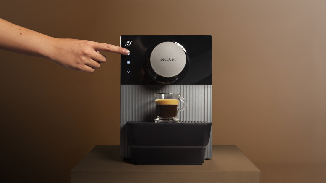 Ekspres CECOTEC Cremmaet Cube Intuicyjna obsługa dotykiem Dotykowy panel sterowania  kawa ustawienia Czytelne ikony wygoda komfort kawa