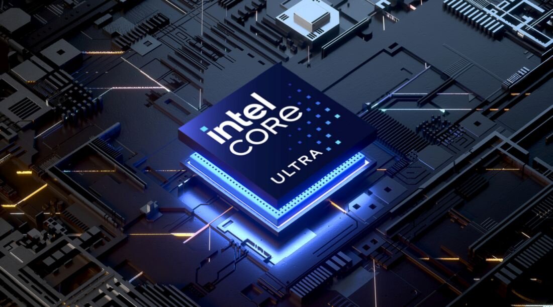 Obraz przedstawia procesor z napisem \'intel CORE ULTRA\' umieszczony na płycie głównej z podświetleniem w kolorze niebieskim.