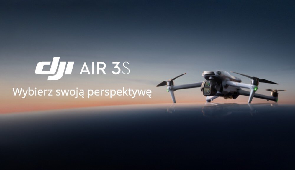Na tle nieba widoczny jest dron w locie. Obok znajduje się tekst: \'DJI AIR 3S Wybierz swoją perspektywę\'.