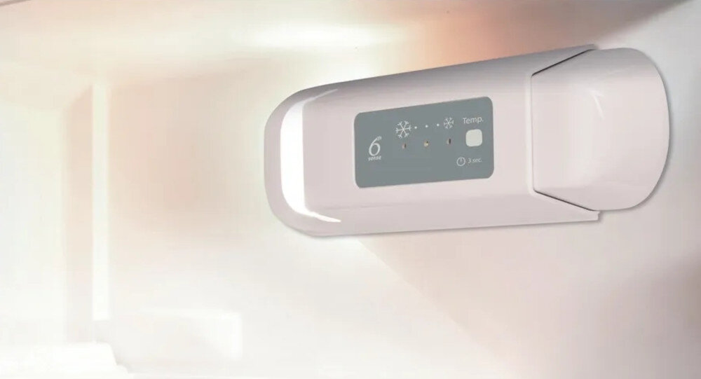 LODÓWKA WHIRLPOOL WBUF011 sterowanie elektroniczne system utrzymanie temperatury