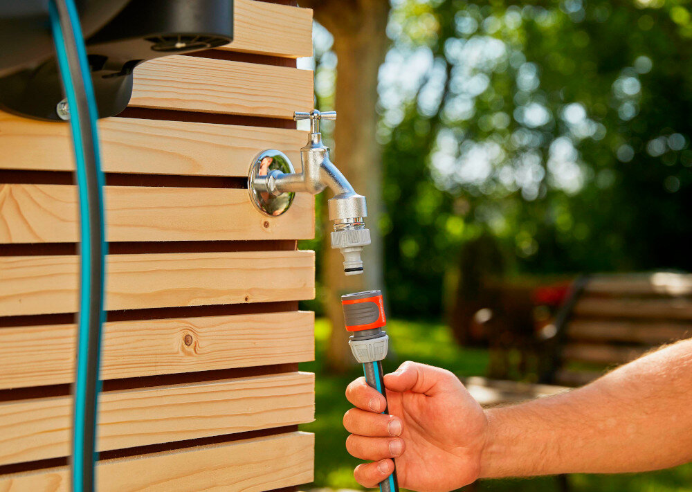 Bęben naścienny GARDENA RollUp M-L 18620-20 szybkozlacza i przylacza z serii Original GARDENA System akcesoria do nawadniania GARDENA 3 przylacza kranowe jedna szybkozłączka jedeo zlacze ze stopem jeden zraszacz prosty