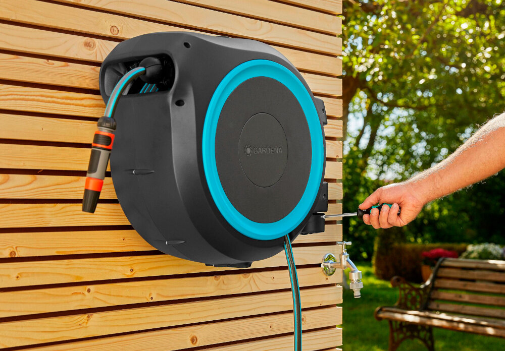 Bęben naścienny GARDENA RollUp M-L 18620-20 zabezpieczonie przed kradzieza wygoda funkcjonalnosc estetyka nawadnianie latwe szybkie przyjemniejsze