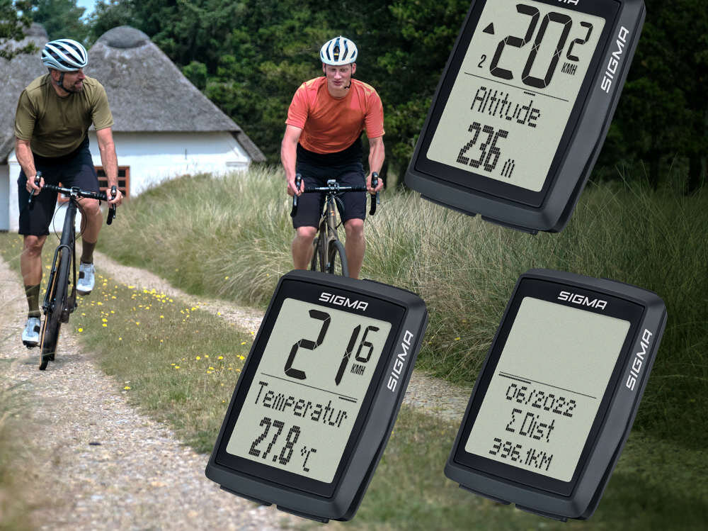 Na obrazie widać dwóch rowerzystów na ścieżce oraz trzy liczniki rowerowe marki SIGMA z wyświetlanymi danymi: prędkość 21,6 km/h, temperatura 27,8°C, wysokość 236 m, data 06/2022 i dystans 396,1 km.