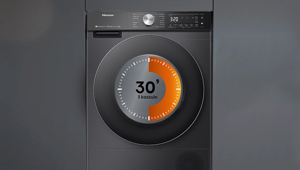 Czarna suszarka z wyświetlaczem pokazującym 30 minut i napis \'3 koszule\'. Na panelu widoczne jest logo \'Hisense\' oraz przyciski sterujące.