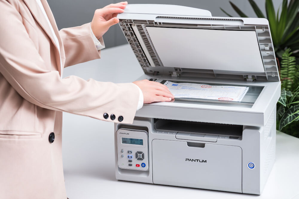 Urządzenie wielofunkcyjne PANTUM M6559NW Wi-Fi Wbudowany skaner płaski typu CIS oraz ADF rozdzielczość skanowania do 1200 x 12000 dpi skanowanie jest możliwe do PC, e-maila, FTP oraz na urządzenia z systemami iOS i Android
					kopiowanie dowodu osobistego, kopiowanie rachunku,
					kopię N-up  kopiowanie wielu stron oryginału rozmieszczonych na jednym arkuszu oraz klonowanie maksymalny format skanowania 216 x 356 mm