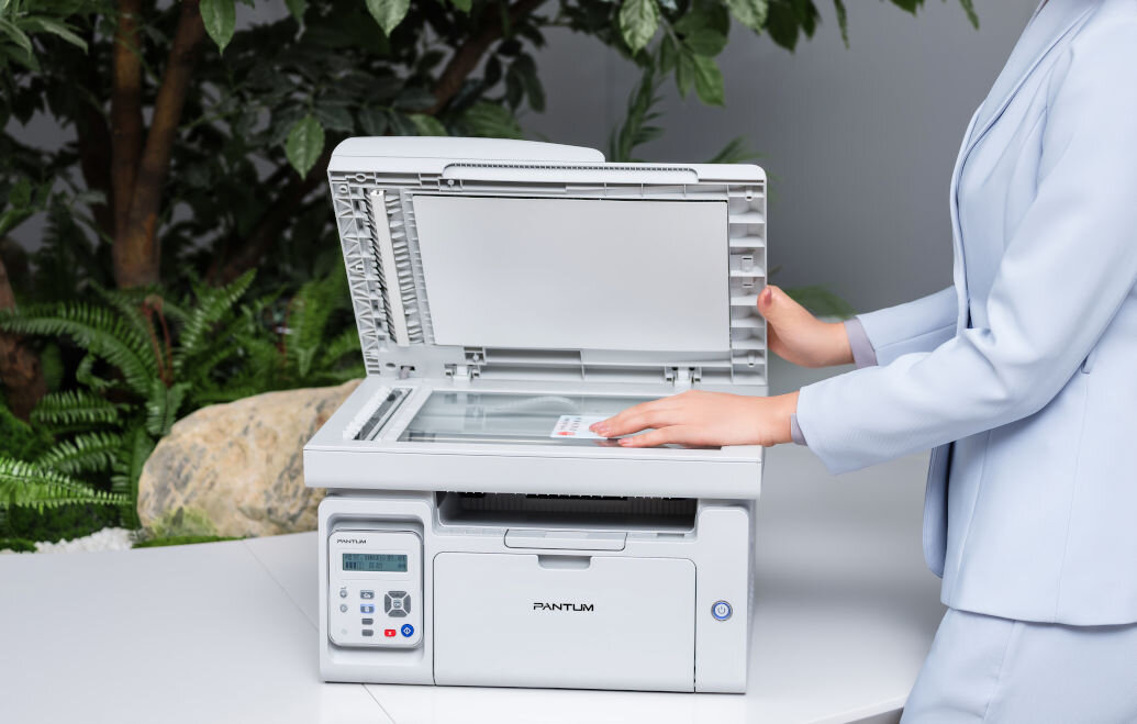 Urządzenie wielofunkcyjne PANTUM M6559NW Wi-Fi kopiowanie z prędkością do 22 kopii na minutę przy rozdzielczości do 600 x 600 dpi skalowanie dokumentów od 25% do 400%
					umożliwia dopasowanie rozmiaru kopiowanego materiału do indywidualnych potrzeb seryjne kopiowanie od 1 do 99 stron funkcja kopiowania dowodów osobistych