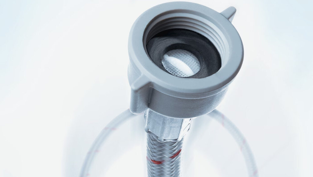 PRALKA MIELE W1 WWA120 WCS zdjęcie lifestyle wąż przewód Watercontrol System WCS system bezpieczeństwa ochrona zalanie odcięcie dopływu wody czujniki Przełącznik pływakowy