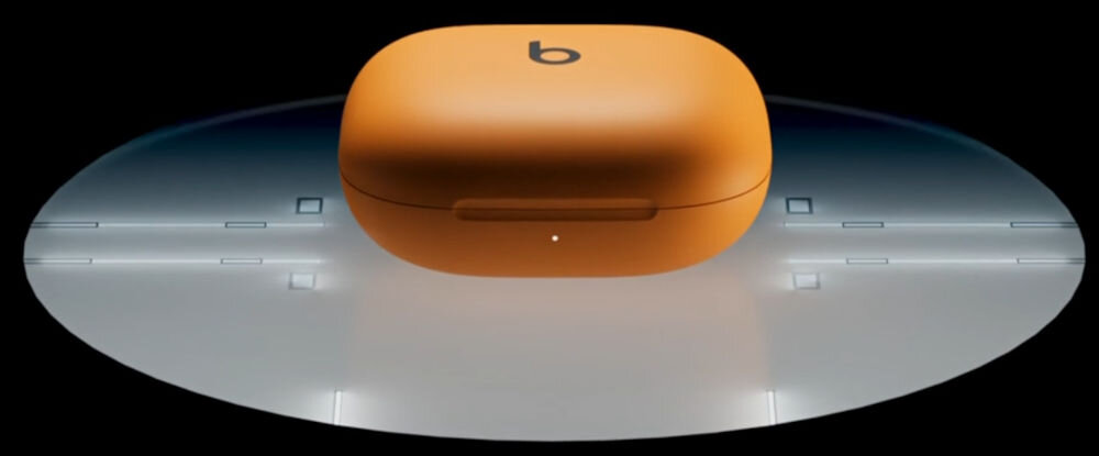 Słuchawki dokanałowe BEATS Powerbeats Pro 2 Piaskowa burza wygodne etui kompatybilne z technologią ładowania bezprzewodowego, zmniejszone o 33% w porównaniu do poprzedniego modelu, kompaktowe wymiary ok. 6,6 x 3,4 x 7,5 cm,
					etui na podstawce do ładowania indukcyjnego