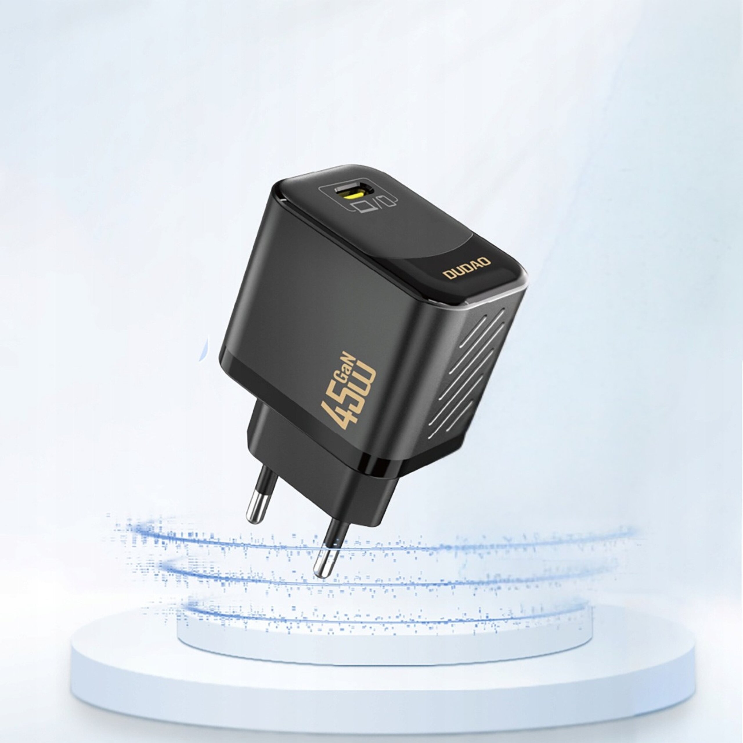Czarna ładowarka sieciowa z logo \'Dudao\' i oznaczeniem \'45W GaN\' na obudowie, z jednym portem USB-C. Ładowarka jest przedstawiona na jasnym tle z efektem wirującej platformy.