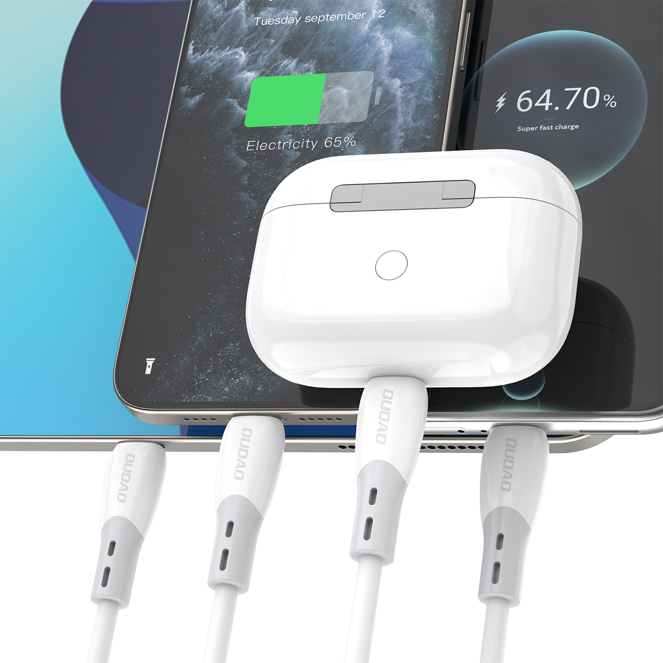 Na obrazie widoczny jest biały kabel z logo \'DUDAO\' podłączony do urządzenia mobilnego. Na ekranie urządzenia wyświetla się napis \'Tuesday, September 12\' oraz \'Electricity 65%\'.