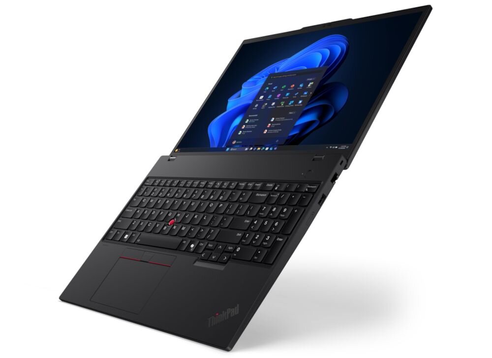 Laptop z otwartym ekranem wyświetlającym interfejs systemu Windows 11. Na obudowie widoczne jest logo \'ThinkPad\'.
