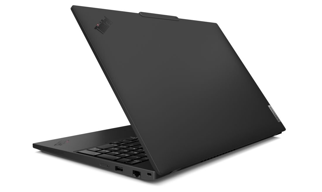 Czarny laptop z widocznym logo ThinkPad na pokrywie. Na obudowie znajduje się również napis \'Lenovo\'.