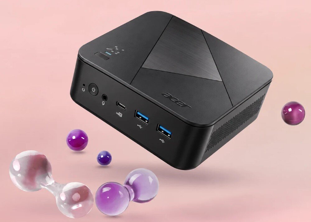 Komputer ACER Revo Box RB102-KRK Kompaktowy komputer stacjonarny pokazany od przodu pod kątem, z widocznymi portami przednimi oraz logo marki na górnej obudowie