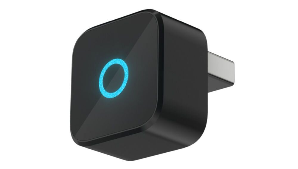 Czarny adapter o zaokrąglonych krawędziach z niebieskim podświetlanym okręgiem na przedniej powierzchni.