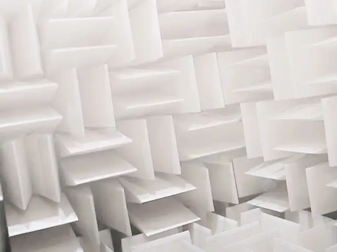 2026-samsung-audio-lab 664x498 Białe przestrzenne panele akustyczne ułożone warstwowo na ścianach pomieszczenia