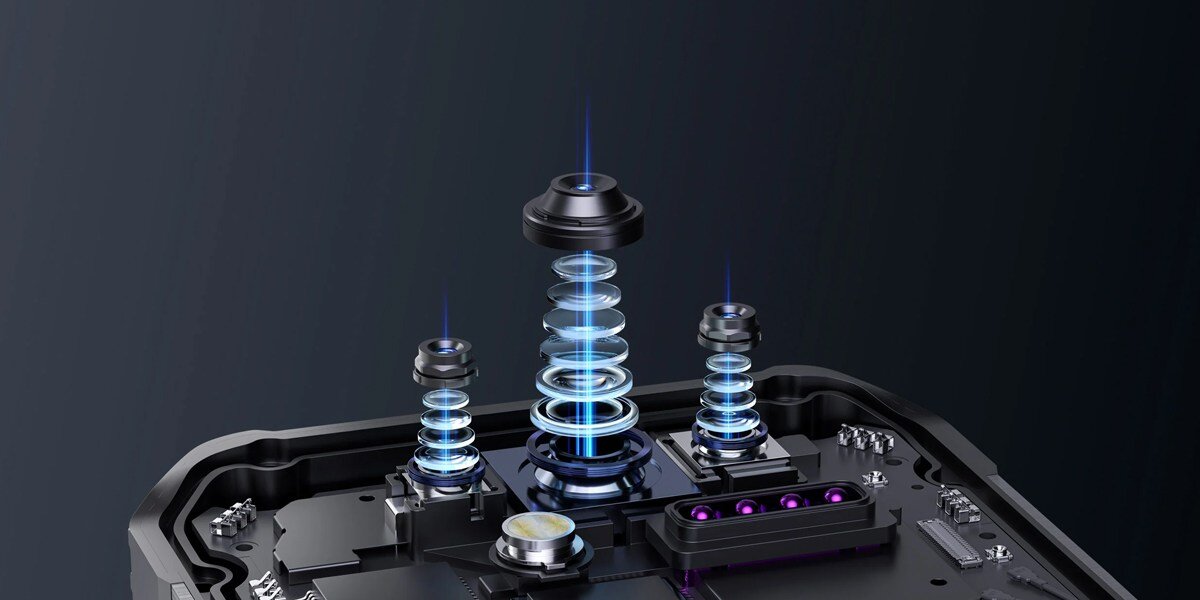 Obraz przedstawia schematyczny widok wnętrza smartfona z widocznymi elementami optycznymi i soczewkami. W tle ciemne tło podkreślające szczegóły konstrukcji.