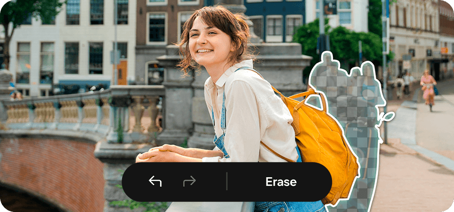 Młoda kobieta na moście nad rzeką; niechciane osoby i obiekty usunięte funkcją Object Eraser w Galaxy A37 5G.