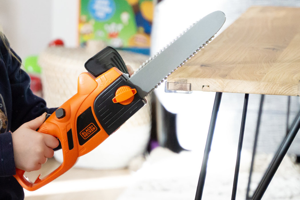 Zabawka piła łańcuchowa SMOBY Black&Decker 7600360103 zabawa praca nauka realizm