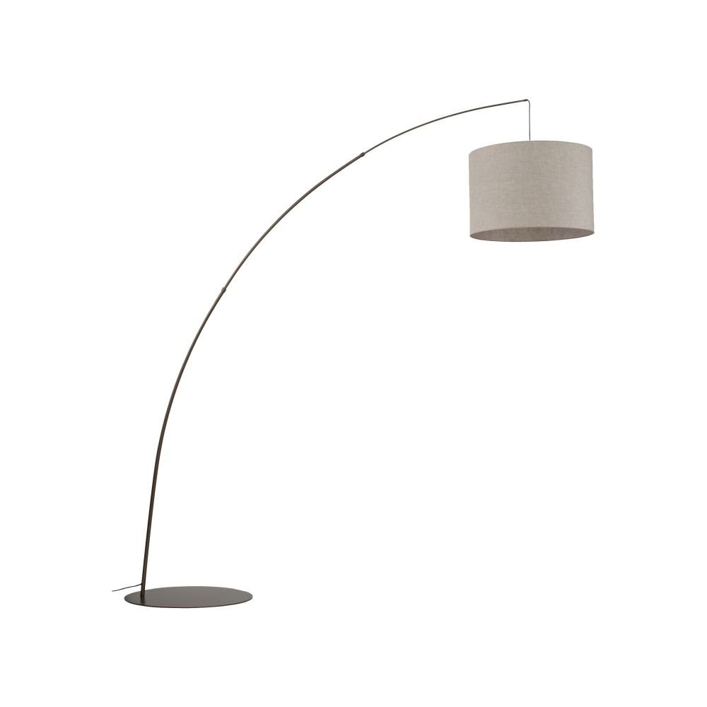 Lampa podłogowa z łukowym ramieniem i lnianym beżowym abażurem na białym tle.