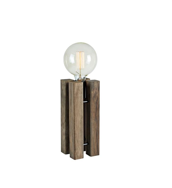 Lampa stołowa z drewnianą podstawą składającą się z czterech pionowych elementów i dużą, przezroczystą żarówką na górze.