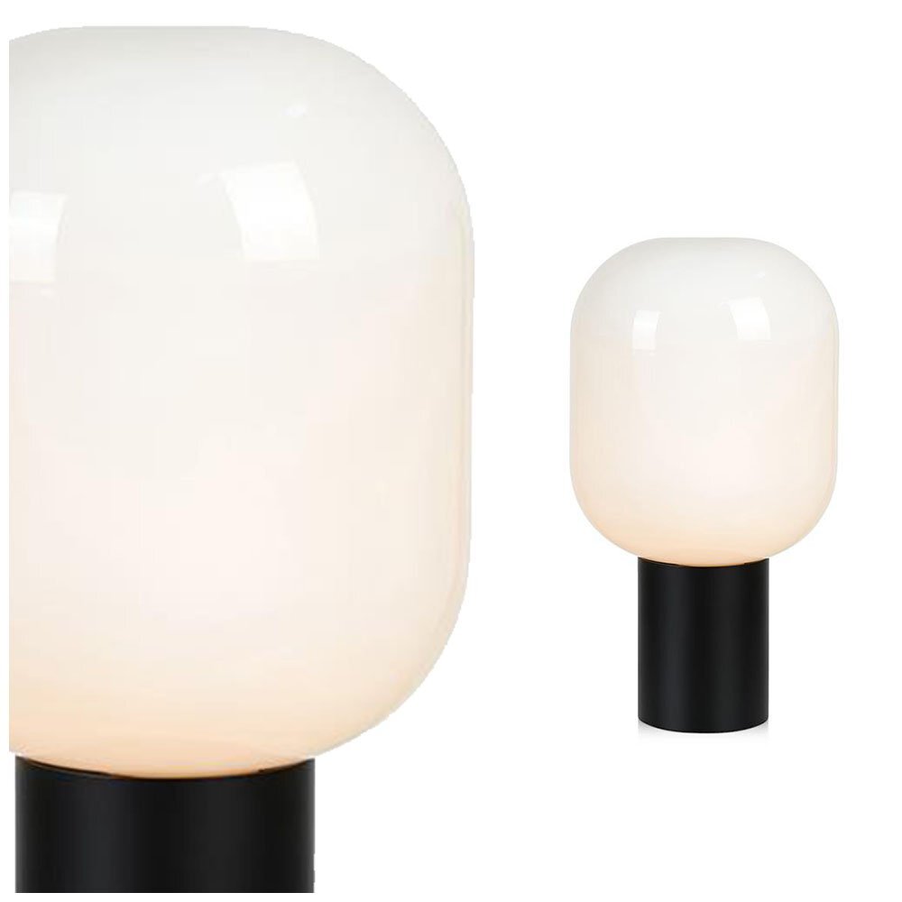 Obraz przedstawia nowoczesną lampę stołową z białym, zaokrąglonym kloszem i czarną podstawą. Lampa ma prosty, minimalistyczny design.