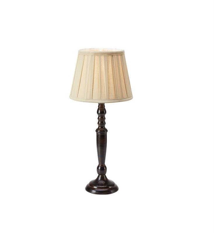 Lampa stołowa z ciemnym, drewnianym trzonkiem i jasnym, plisowanym abażurem na białym tle.