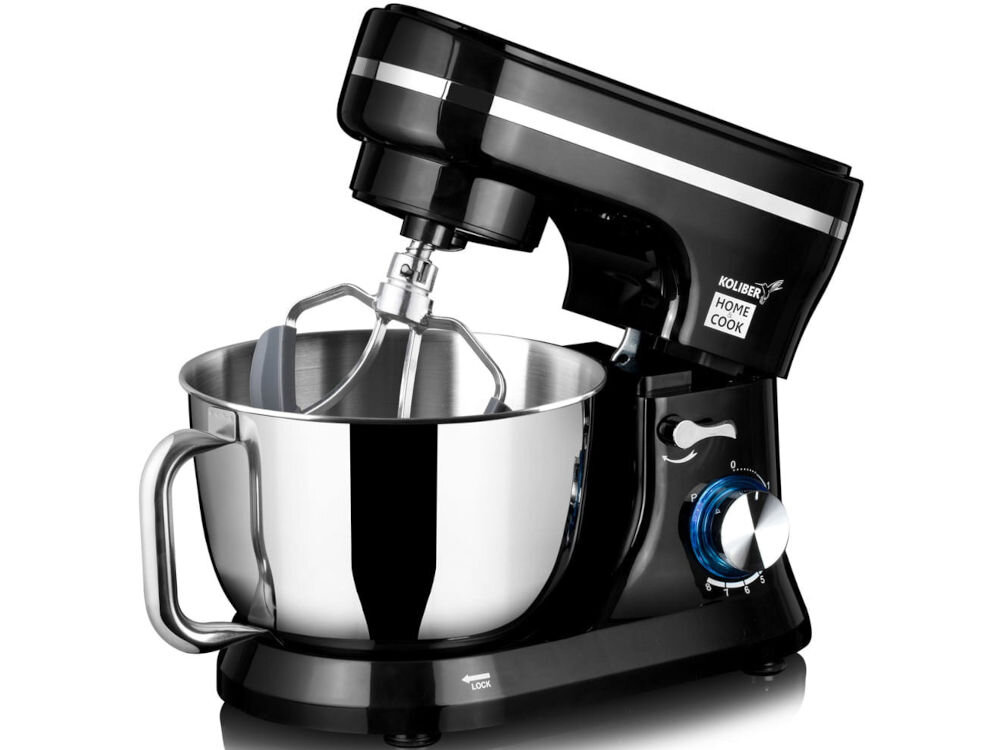 Czarny robot kuchenny planetarny z metalową misą i mieszadłem. Na obudowie widoczne jest logo \'KOLIBER HOME COOK\'.