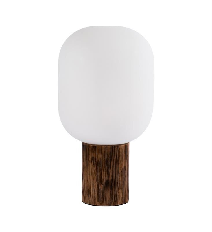 Lampa stołowa z białym, owalnym kloszem i cylindryczną podstawą o drewnianym wyglądzie.