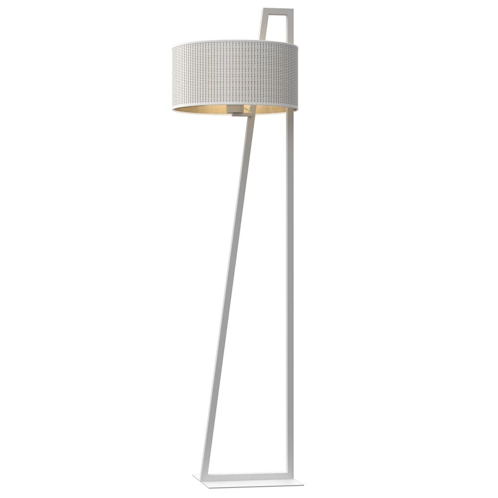 Lampa podłogowa z ażurowym abażurem w industrialnym stylu, stojąca na prostokątnej podstawie z metalowym stelażem.