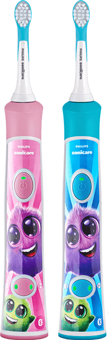 Dwie szczoteczki soniczne dla dzieci z kolorowymi uchwytami, jedna różowa, druga niebieska, z grafiką uśmiechniętych postaci. Na obu widnieje napis \'PHILIPS Sonicare\'.
