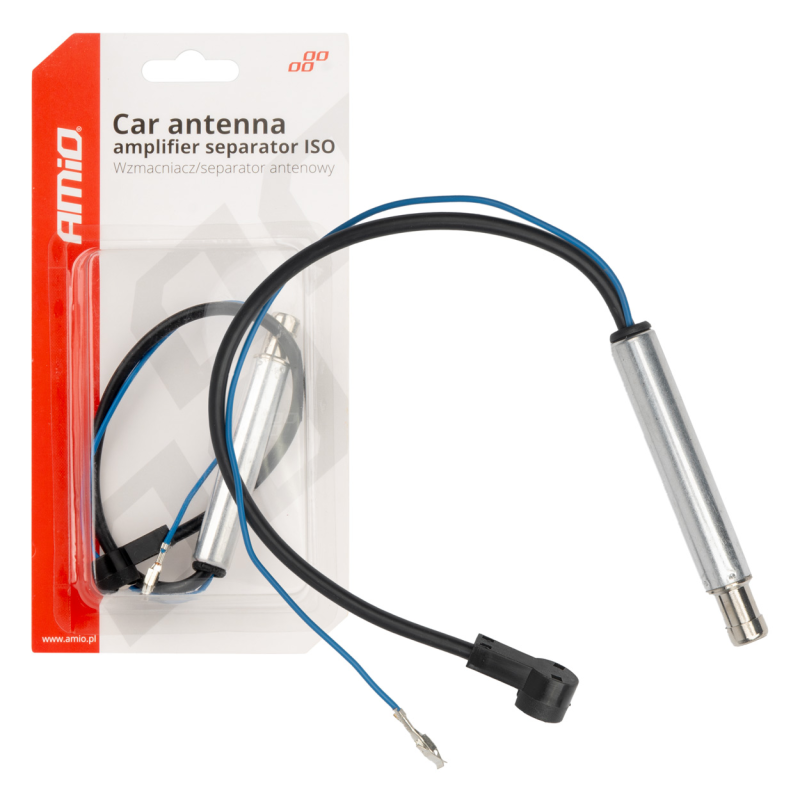 Na obrazie znajduje się opakowanie z produktem oznaczonym jako \'Car antenna amplifier separator ISO\' oraz \'Wzmacniacz/separator antenowy ISO\'. Produkt składa się z metalowego elementu cylindrycznego z przewodami zakończonymi złączami, a na opakowaniu widnieje logo \'AMiO\'.