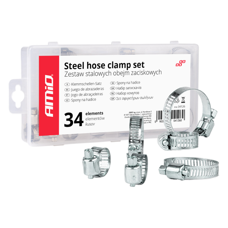 Na obrazie widoczny jest zestaw stalowych obejm zaciskowych w przezroczystym opakowaniu z etykietą \'Steel hose clamp set Zestaw stalowych obejm zaciskowych 34 elements\'. Obok opakowania znajdują się cztery metalowe obejmy zaciskowe w różnych rozmiarach.