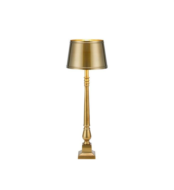 Złota lampa stołowa z metalowym abażurem na białym tle.