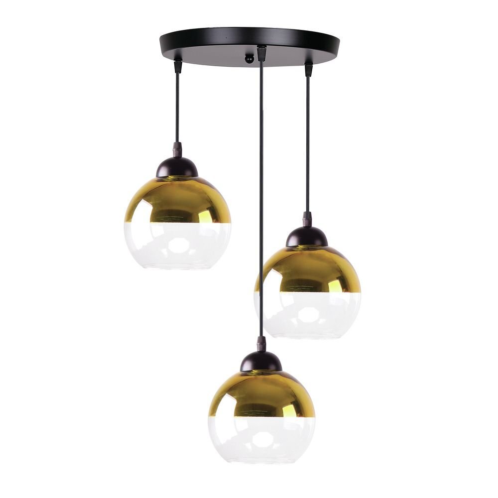 Na obrazie widoczna jest lampa wisząca z trzema kulistymi kloszami w kolorze złoto-białym, zawieszonymi na czarnych przewodach. Klosze są przymocowane do okrągłej, czarnej podstawy sufitowej.