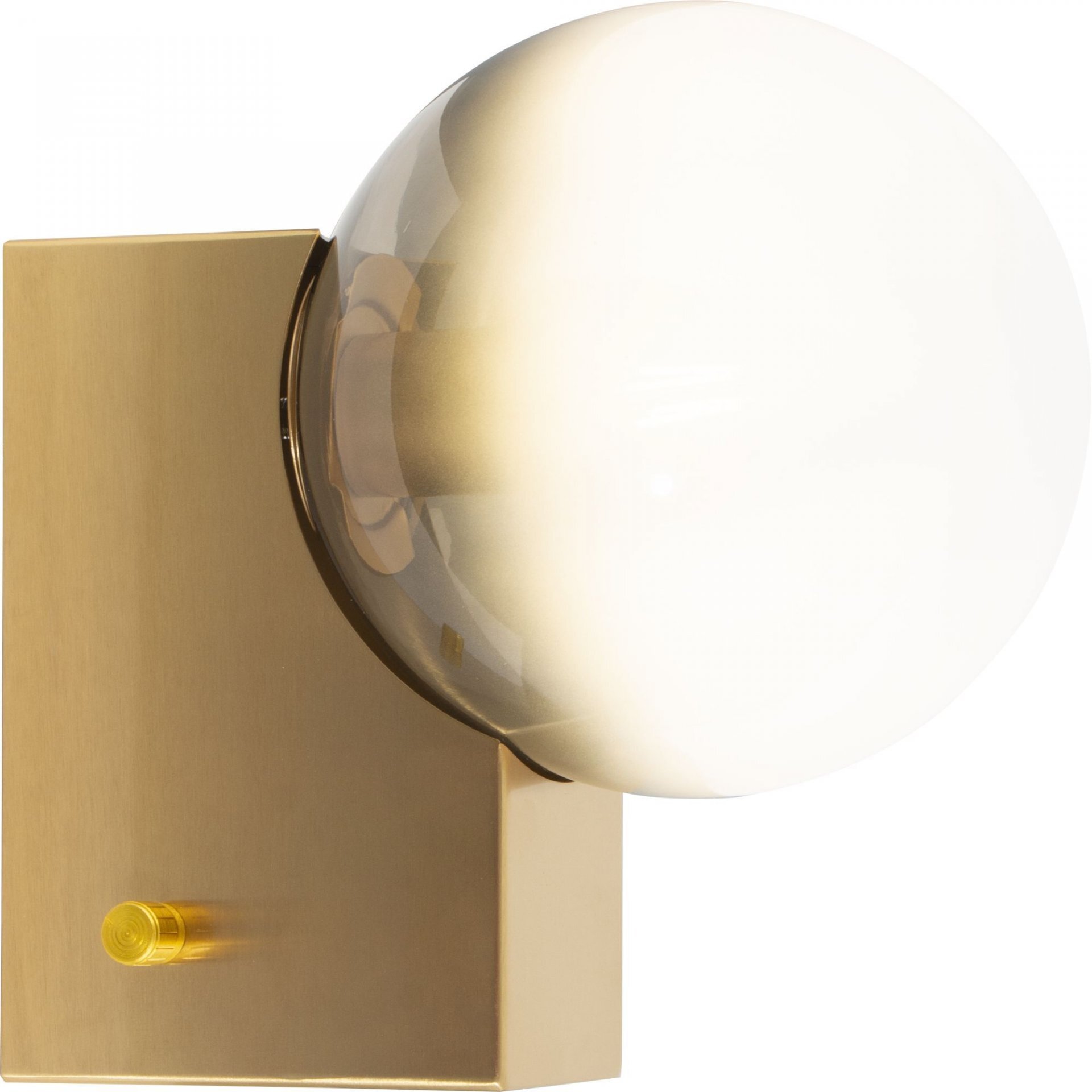 Lampa ścienna z okrągłym, szklanym kloszem w kolorze złotym, zamontowana na prostokątnej, metalowej podstawie. Kinkiet ma nowoczesny design i złote wykończenie.