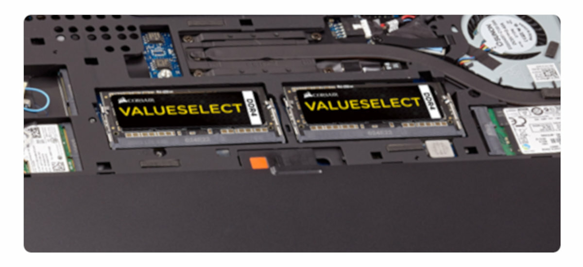 CORSAIR-4GB-ValueSelect-w-laptopie