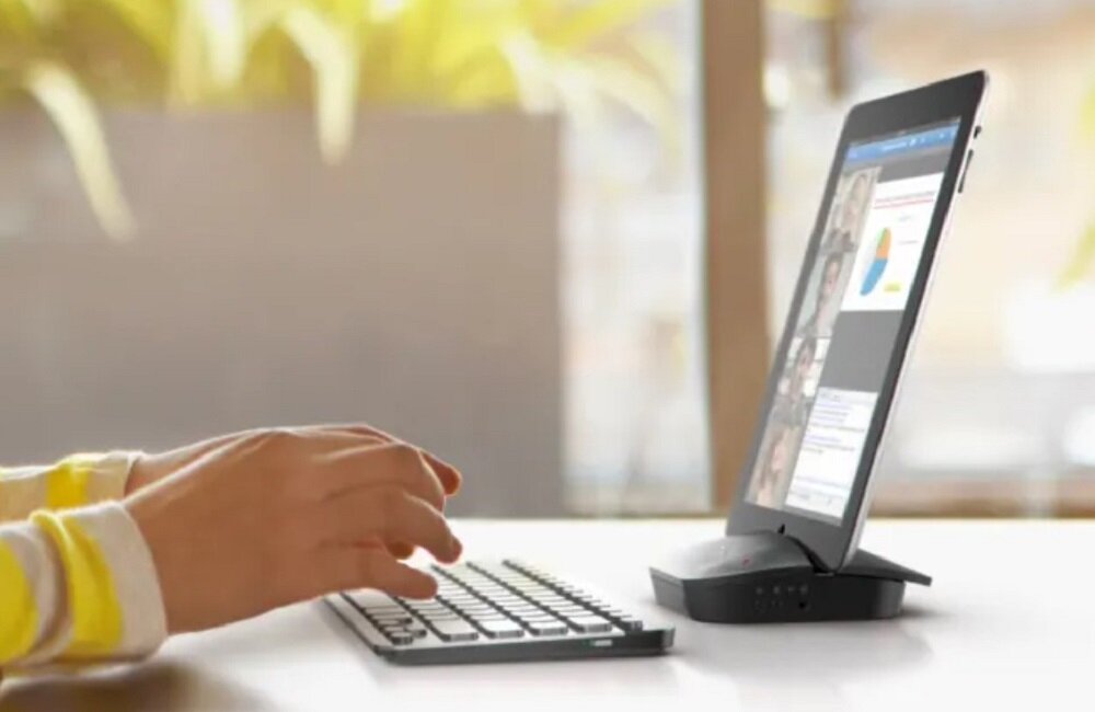 Zestaw głośnomówiący LOGITECH Mobile P710e Wygodna podstawka  