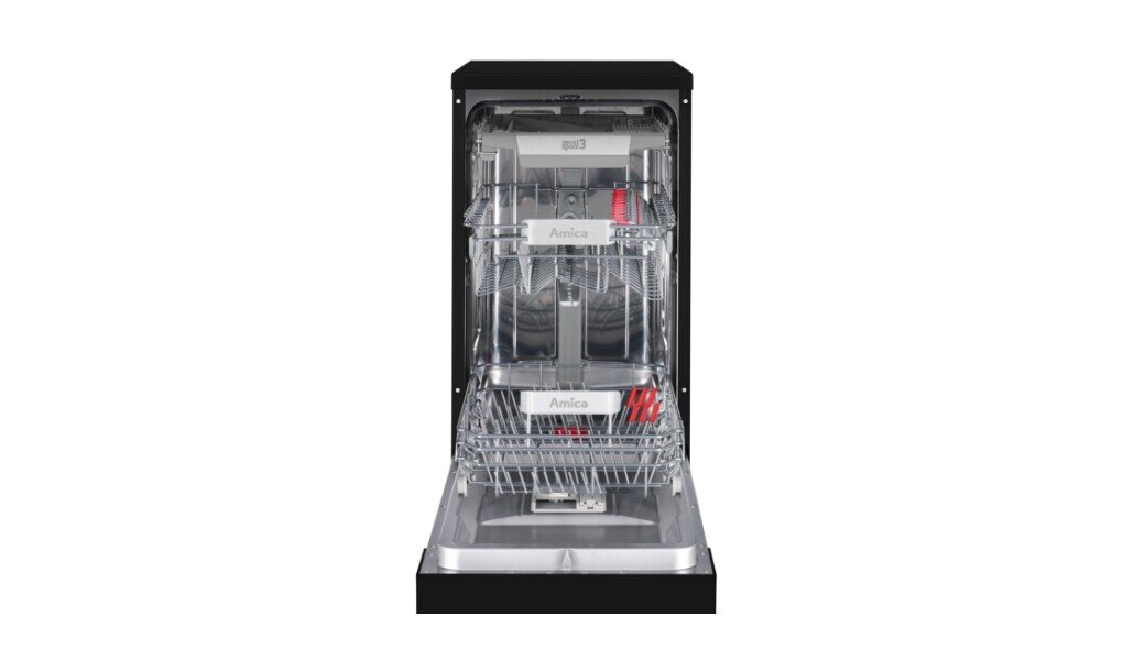 Zmywarka z otwartymi drzwiami, ukazująca wnętrze z trzema poziomami koszy na naczynia. Na koszach widoczne są napisy \'Amica\'.