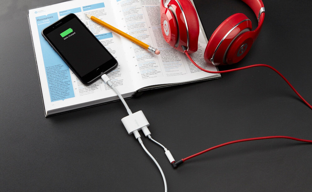 Adapter Lightning - 2 x Lightning Belkin RockStar F8J198BTWHT wytrzymałość obudowa delikatność metalowa osłona 