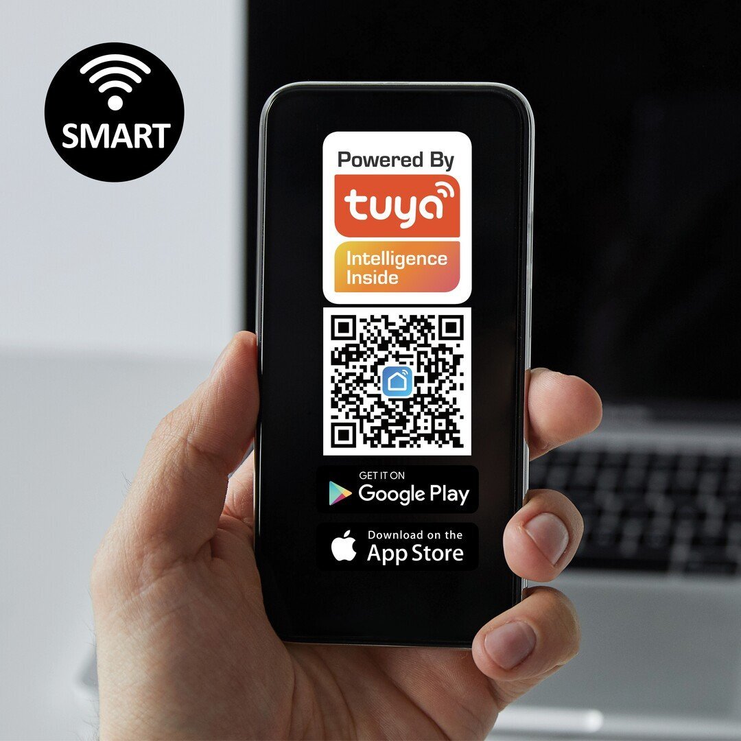 Osoba trzyma smartfon z wyświetlonym logo \'Powered By tuya Intelligence Inside\', kodem QR oraz ikonami \'Get it on Google Play\' i \'Download on the App Store\'. Obok telefonu widoczna jest ikona z napisem \'SMART\'.