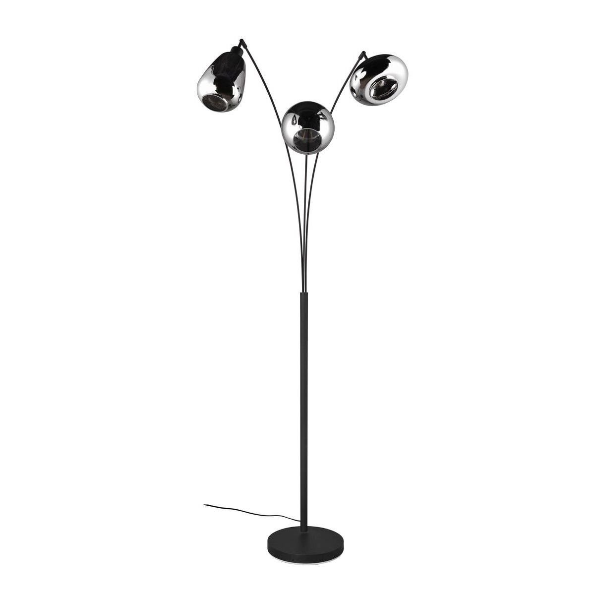 Czarna lampa podłogowa z trzema metalicznymi kloszami na giętkich ramionach, umieszczona na okrągłej podstawie.
