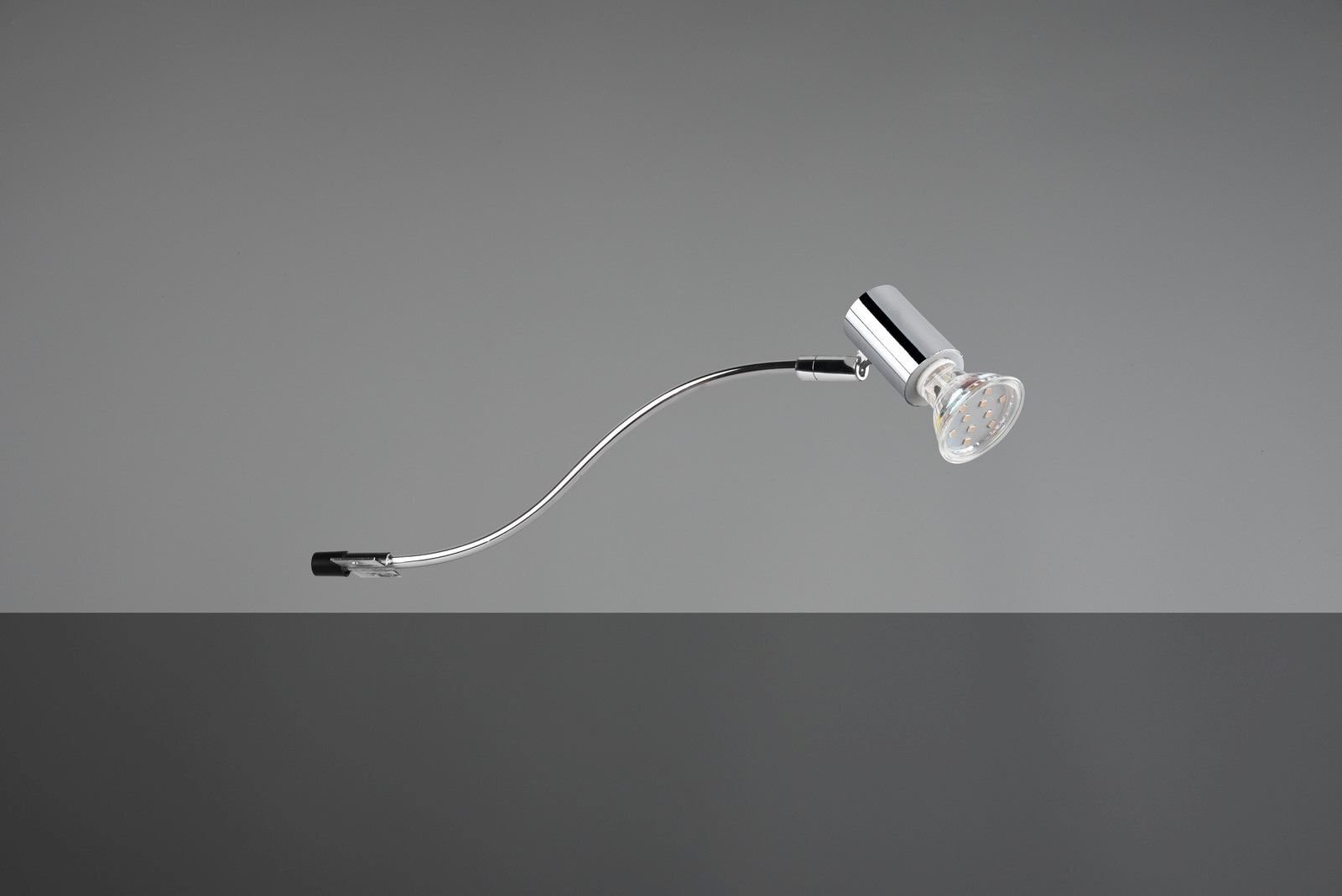 Lampa nad lustro do łazienki z chromowanym wykończeniem i elastycznym ramieniem na szarym tle.