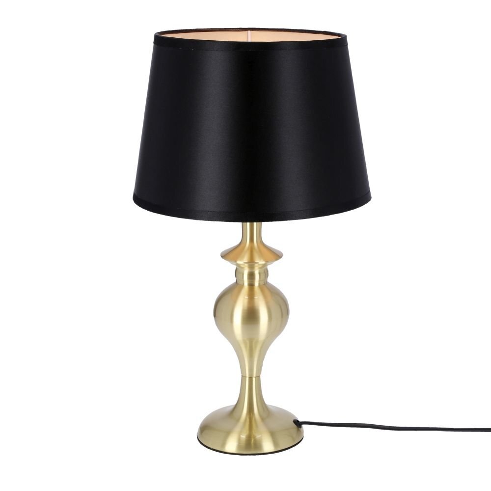 Lampa stołowa z czarnym abażurem i złotą, ozdobną podstawą. Kabel zasilający widoczny jest przy podstawie lampy.