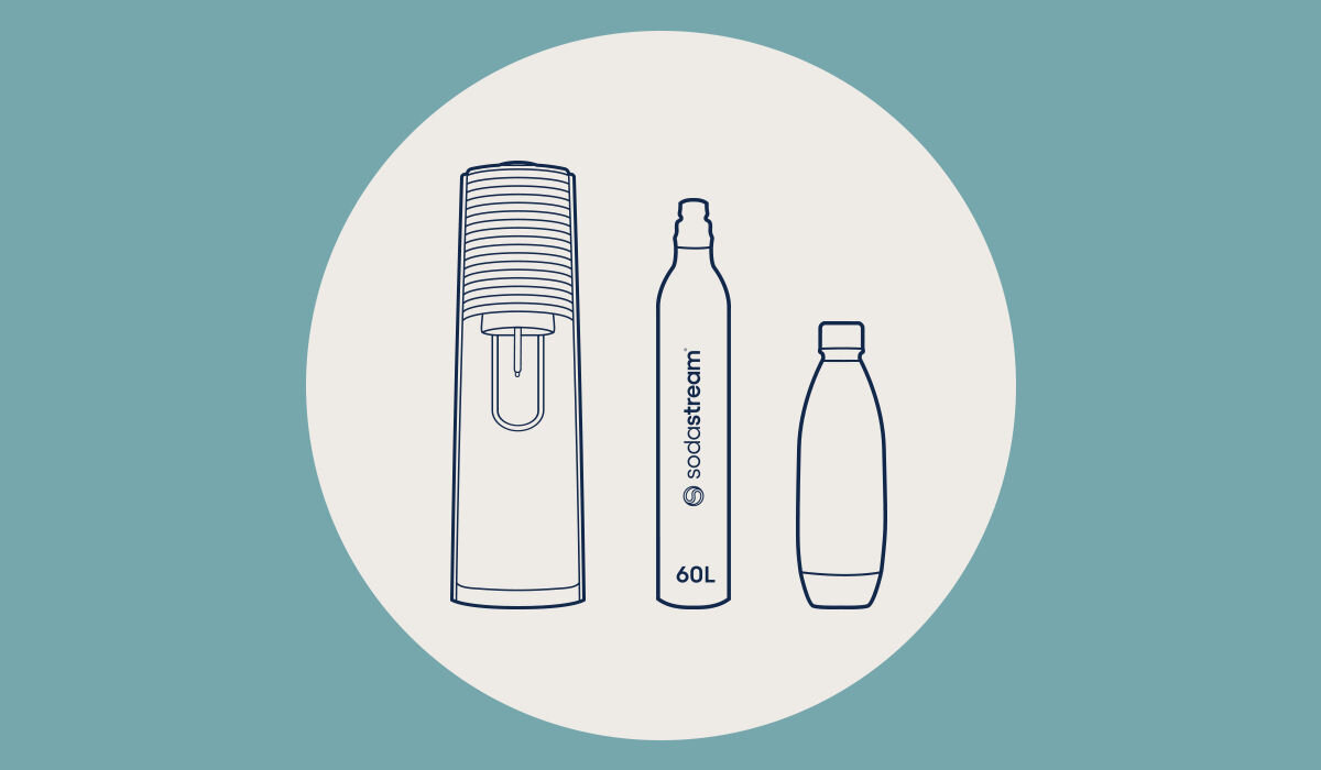 Ilustracja przedstawia trzy elementy: saturator, butlę z napisem \'sodastream 60L\' oraz butelkę. Wszystkie elementy są narysowane w prostym, liniowym stylu na jasnym tle.