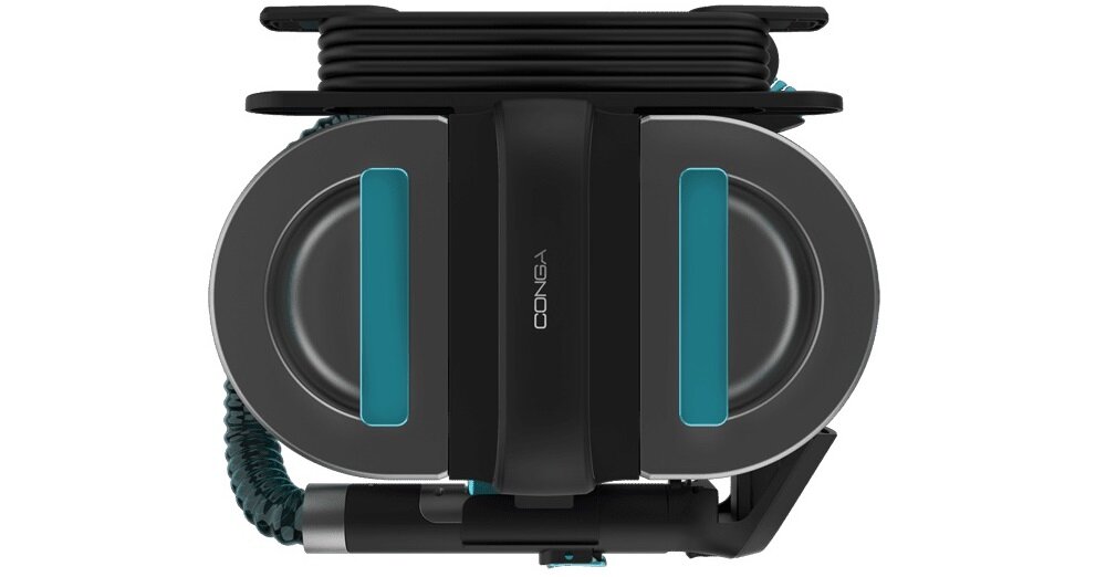 Widok z góry na odkurzacz piorący z napisem \'CONGA\' na centralnej części. Urządzenie ma czarne i turkusowe elementy oraz zwinięty przewód na górze.